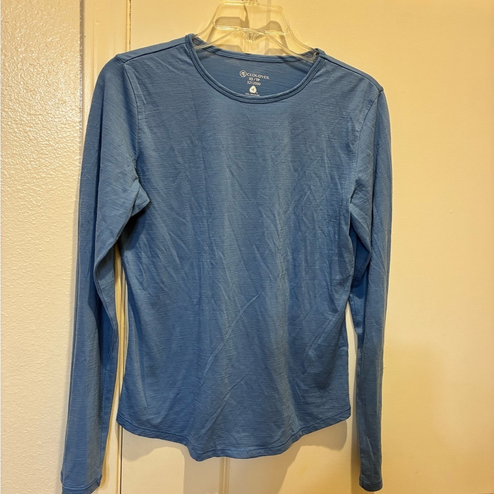 Cloudveil Women’s Merino Wool base layer Made in Canada XS in Blue